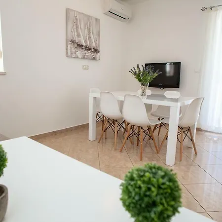 Apartments Rina Novalja Exterior photo